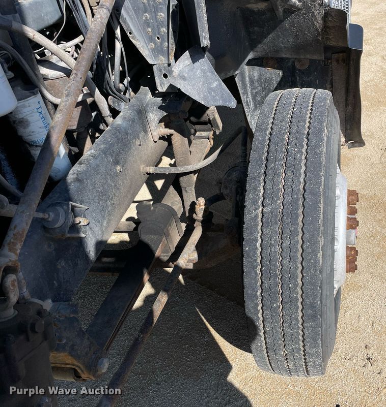 image for item LJ9587 1994 Mack CH613  semi truck