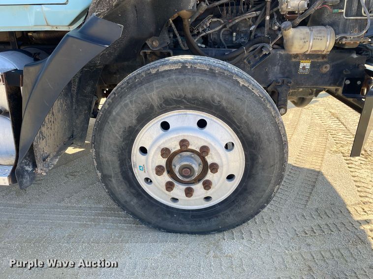 image for item LJ9587 1994 Mack CH613  semi truck