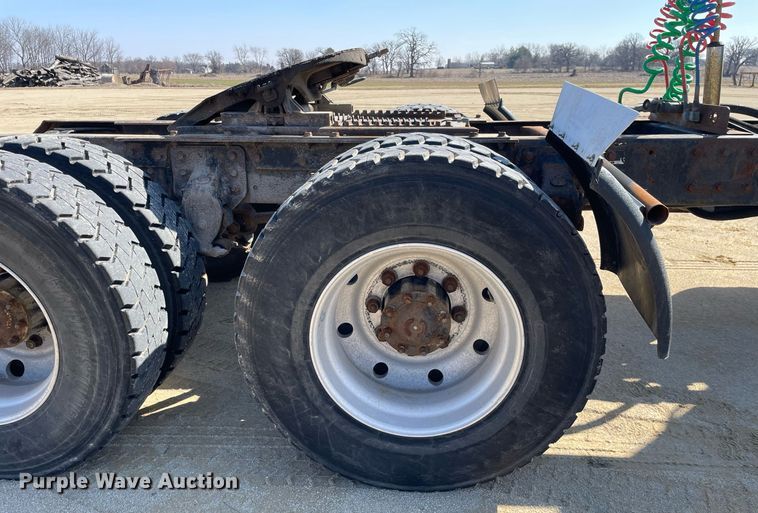 image for item LJ9587 1994 Mack CH613  semi truck