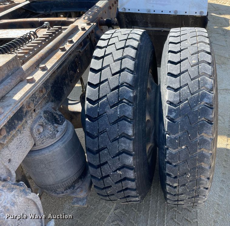 image for item LJ9587 1994 Mack CH613  semi truck