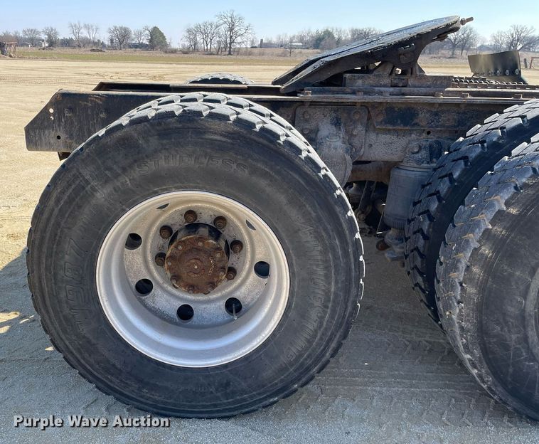 image for item LJ9587 1994 Mack CH613  semi truck