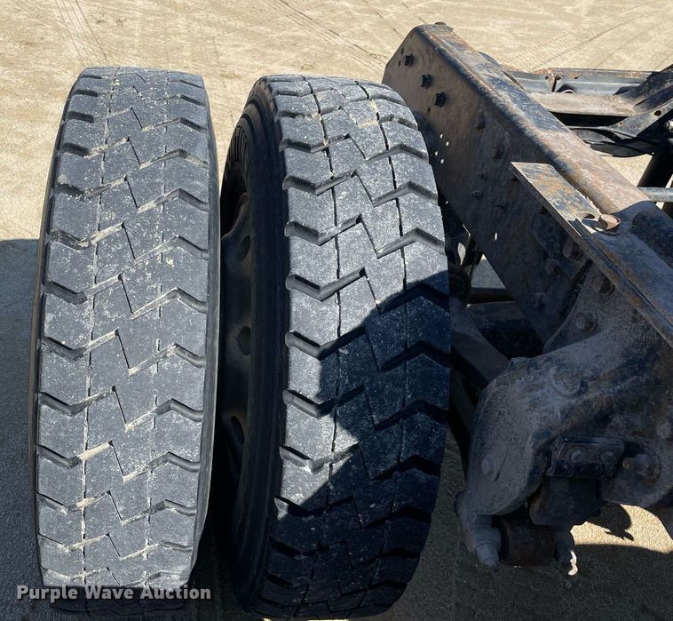 image for item LJ9587 1994 Mack CH613  semi truck