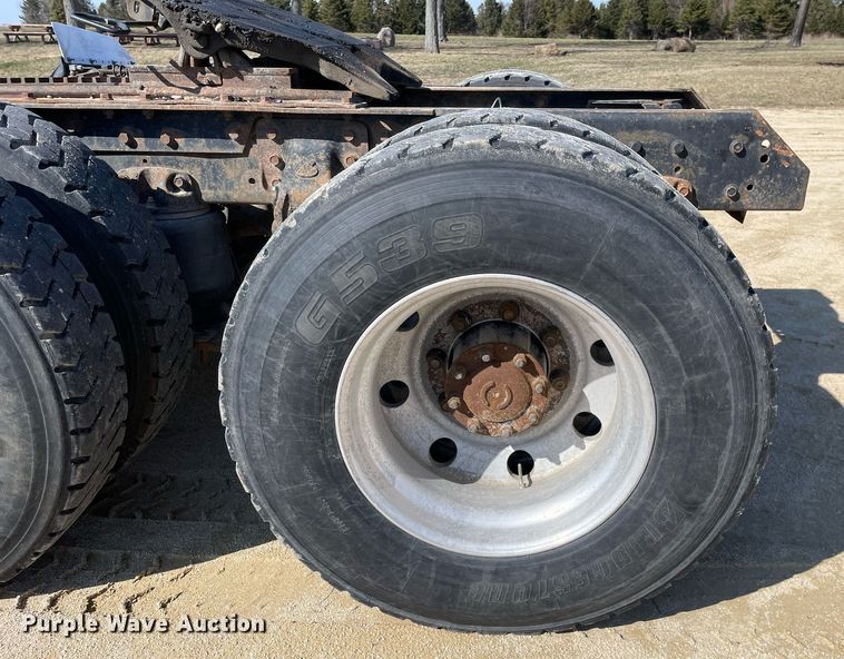 image for item LJ9587 1994 Mack CH613  semi truck