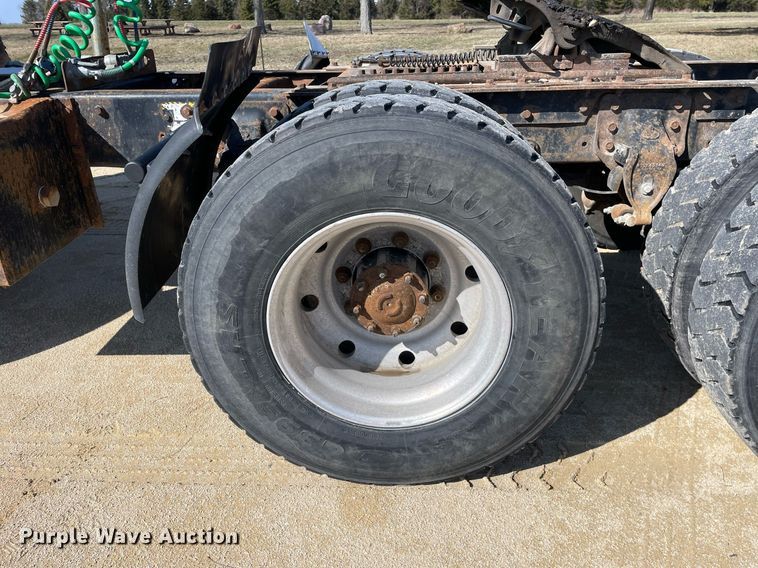 image for item LJ9587 1994 Mack CH613  semi truck