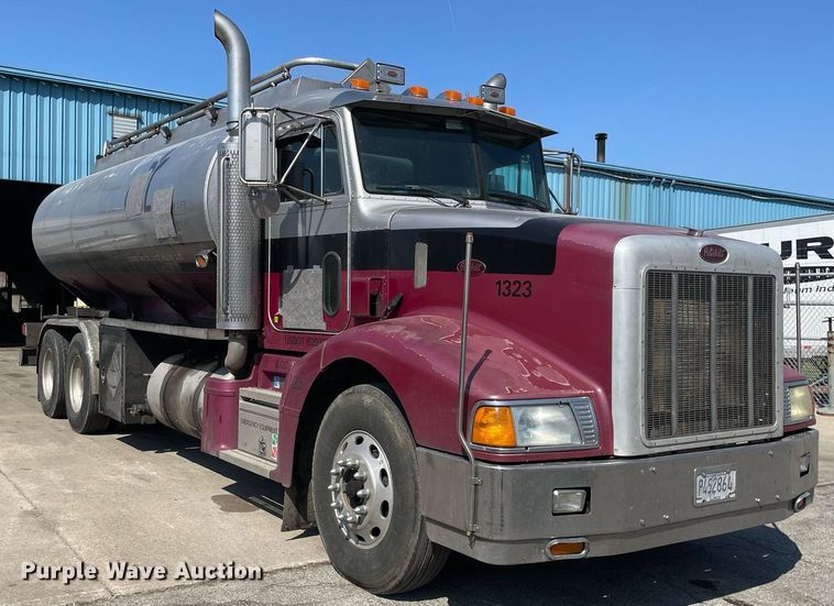 image for item LJ9588 2003 Peterbilt 385  tank truck