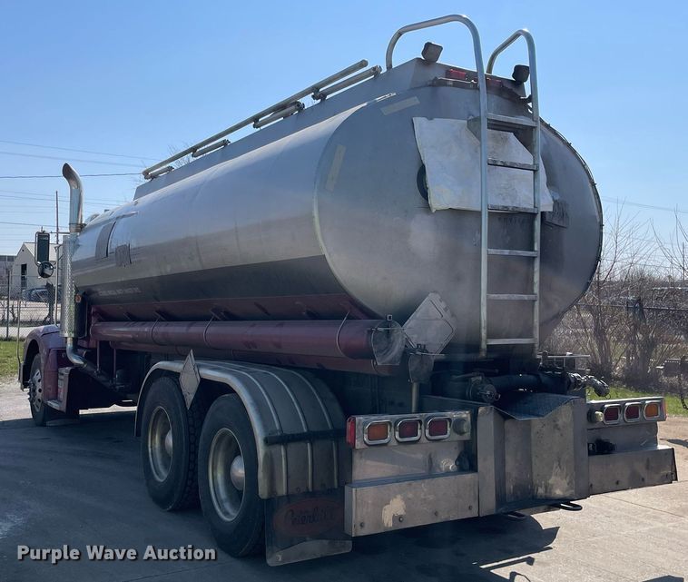 image for item LJ9588 2003 Peterbilt 385  tank truck