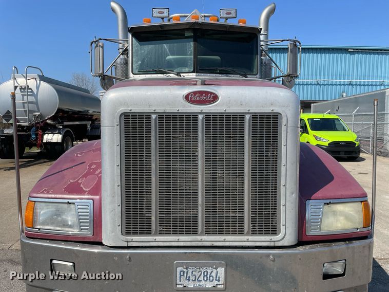 image for item LJ9588 2003 Peterbilt 385  tank truck