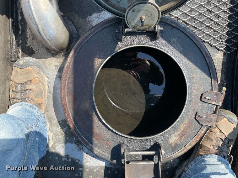 image for item LJ9588 2003 Peterbilt 385  tank truck