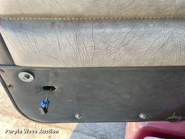 image for item LJ9588 2003 Peterbilt 385  tank truck