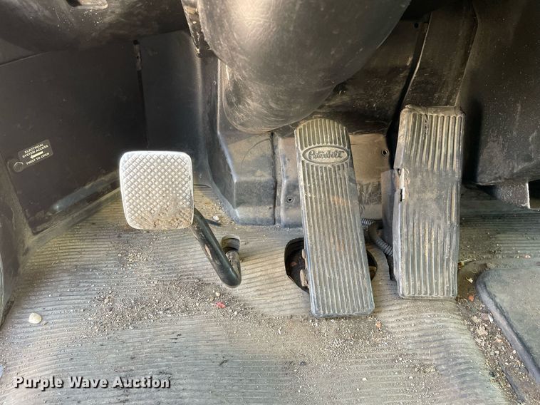 image for item LJ9588 2003 Peterbilt 385  tank truck