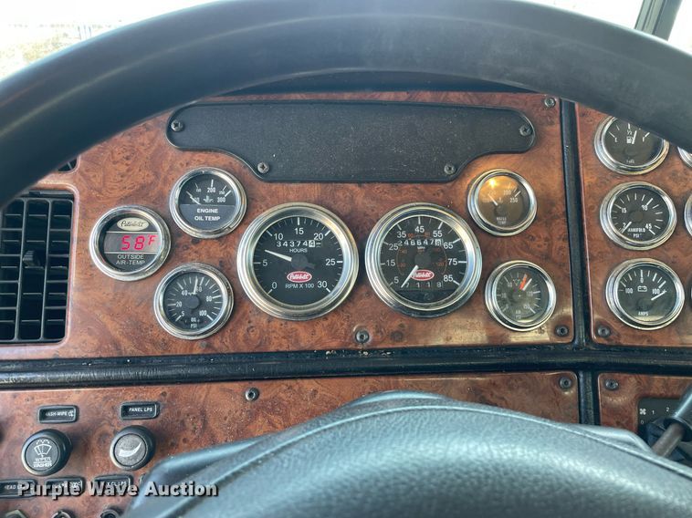 image for item LJ9588 2003 Peterbilt 385  tank truck