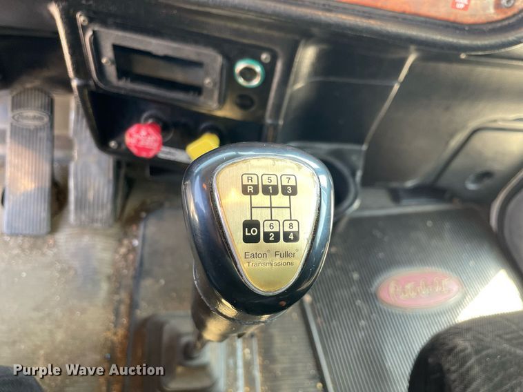 image for item LJ9588 2003 Peterbilt 385  tank truck