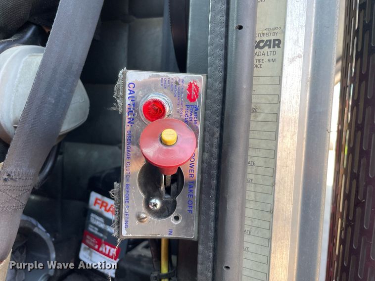 image for item LJ9588 2003 Peterbilt 385  tank truck