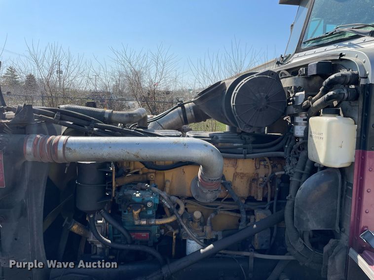 image for item LJ9588 2003 Peterbilt 385  tank truck