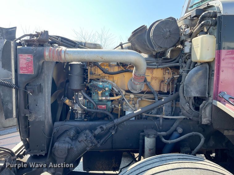 image for item LJ9588 2003 Peterbilt 385  tank truck