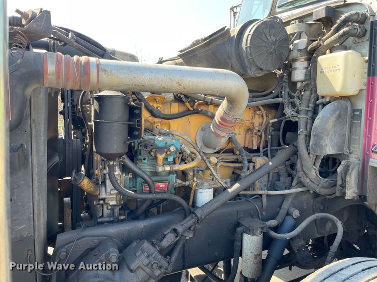 image for item LJ9588 2003 Peterbilt 385  tank truck