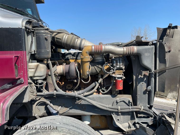 image for item LJ9588 2003 Peterbilt 385  tank truck