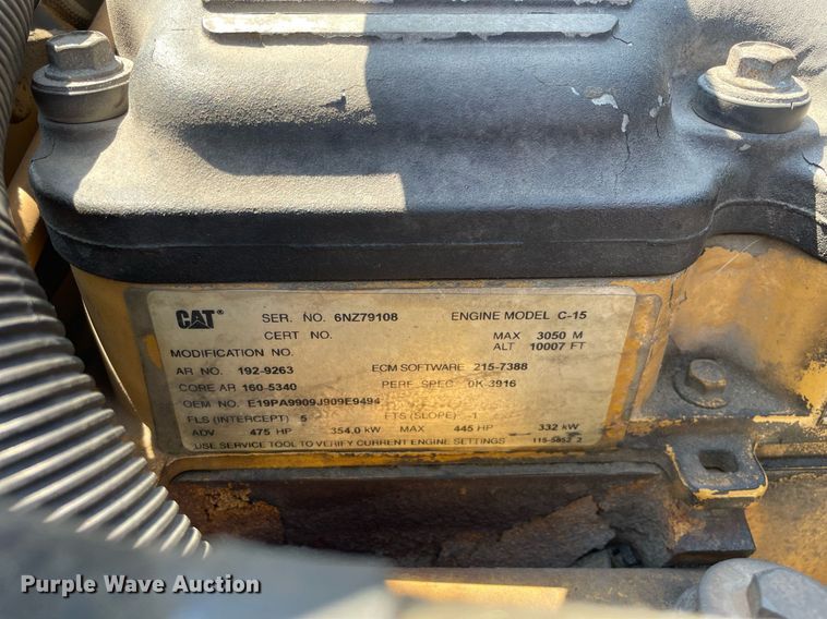 image for item LJ9588 2003 Peterbilt 385  tank truck