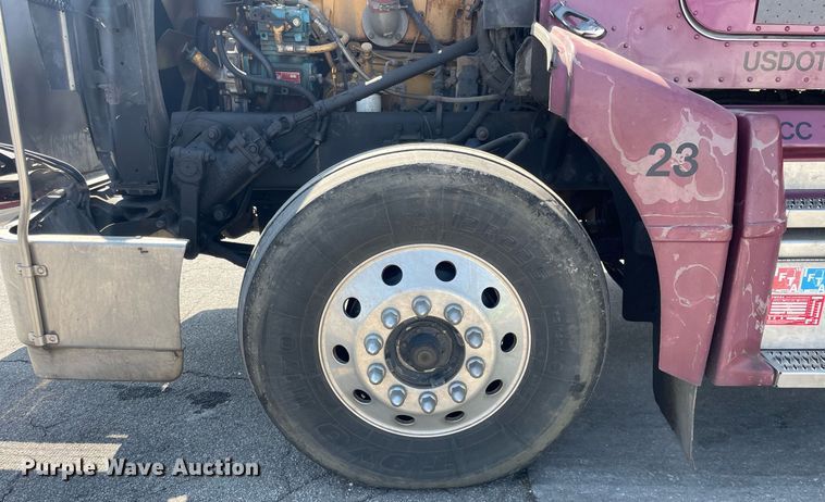 image for item LJ9588 2003 Peterbilt 385  tank truck