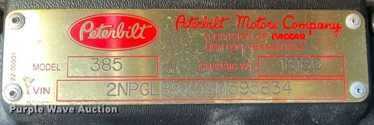 image for item LJ9588 2003 Peterbilt 385  tank truck