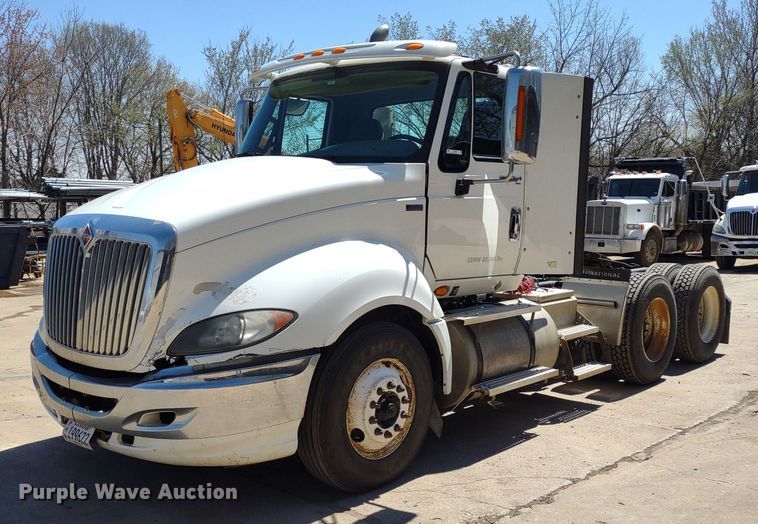 image for item LL9038 2013 International ProStar 122  semi truck