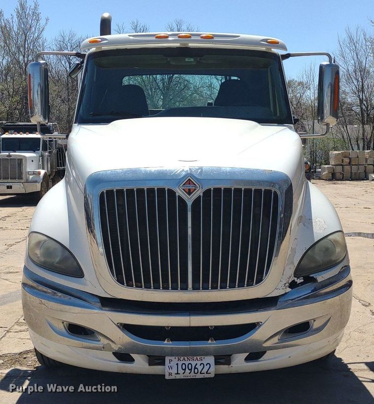 image for item LL9038 2013 International ProStar 122  semi truck