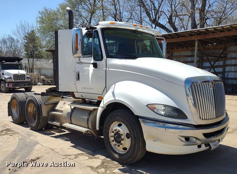 image for item LL9038 2013 International ProStar 122  semi truck