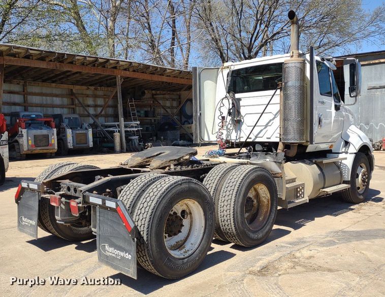 image for item LL9038 2013 International ProStar 122  semi truck