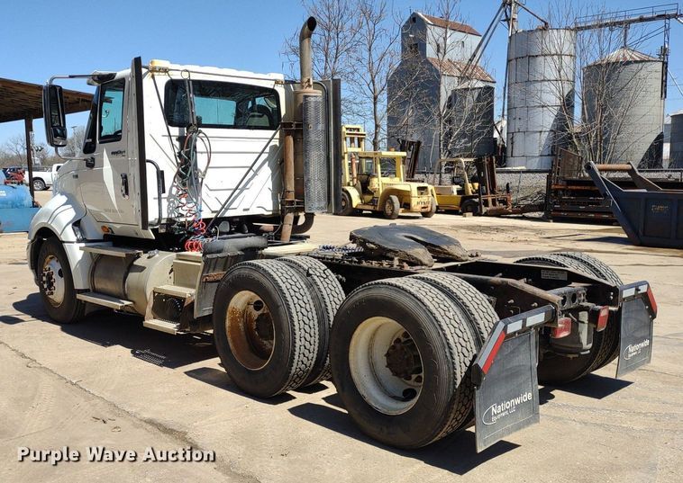 image for item LL9038 2013 International ProStar 122  semi truck