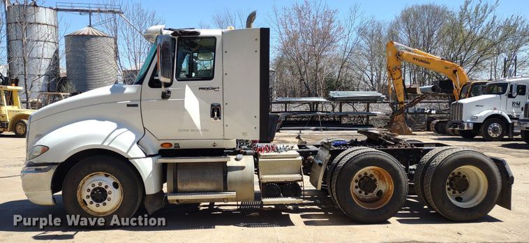 image for item LL9038 2013 International ProStar 122  semi truck