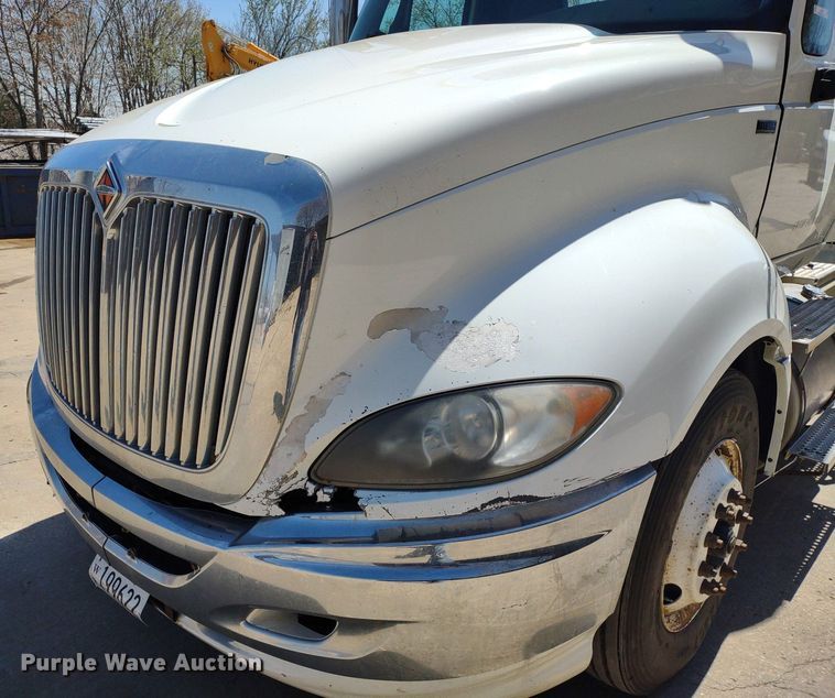 image for item LL9038 2013 International ProStar 122  semi truck