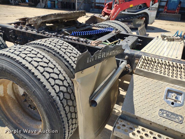 image for item LL9038 2013 International ProStar 122  semi truck