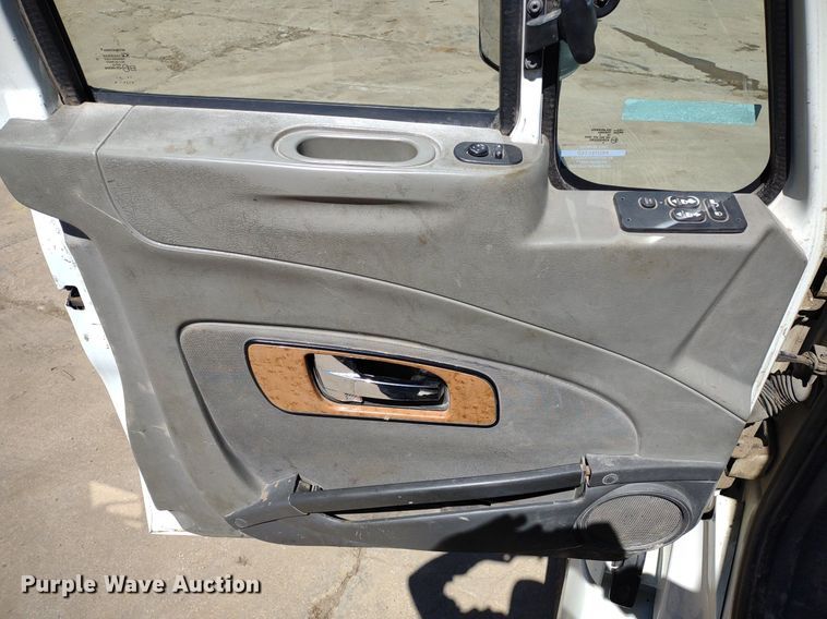 image for item LL9038 2013 International ProStar 122  semi truck