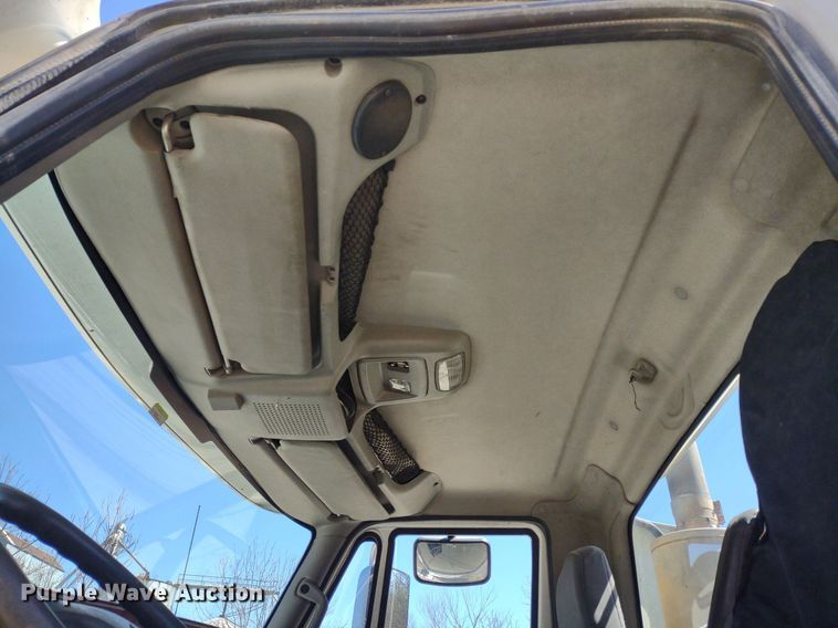 image for item LL9038 2013 International ProStar 122  semi truck