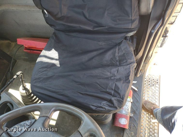 image for item LL9038 2013 International ProStar 122  semi truck