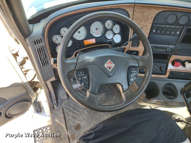 image for item LL9038 2013 International ProStar 122  semi truck