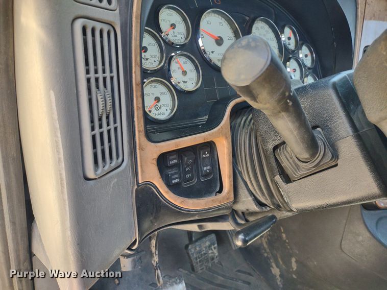 image for item LL9038 2013 International ProStar 122  semi truck