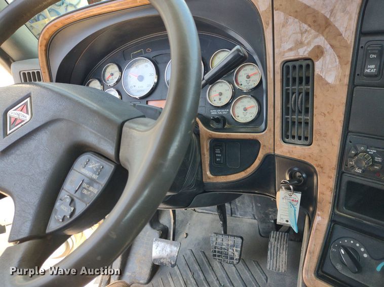 image for item LL9038 2013 International ProStar 122  semi truck