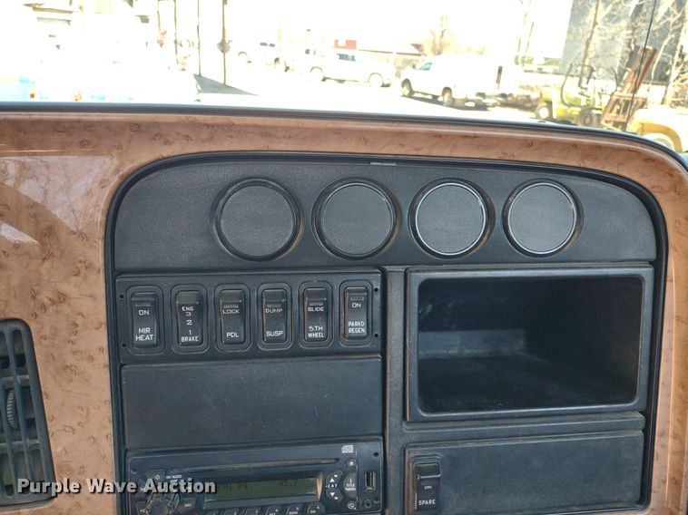 image for item LL9038 2013 International ProStar 122  semi truck