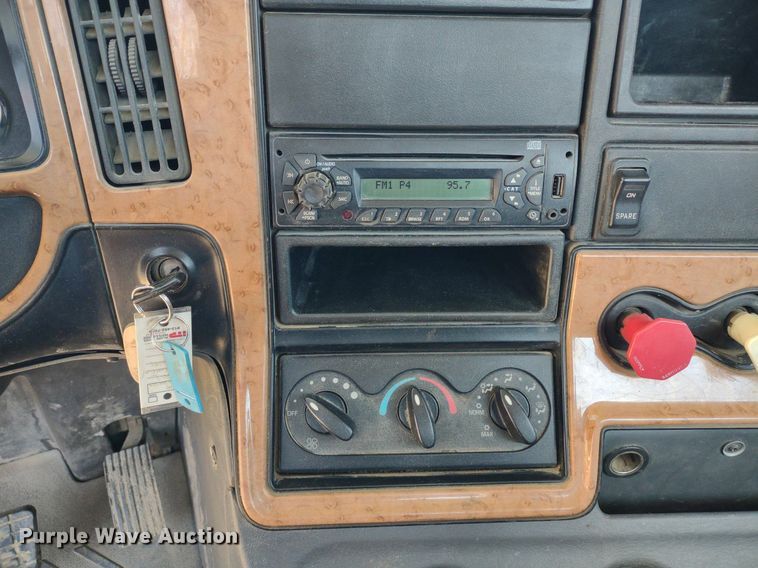 image for item LL9038 2013 International ProStar 122  semi truck