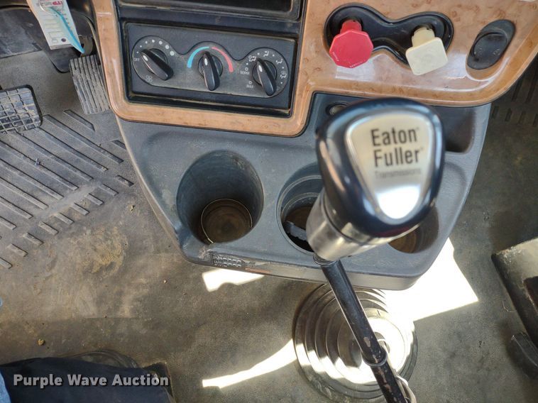 image for item LL9038 2013 International ProStar 122  semi truck