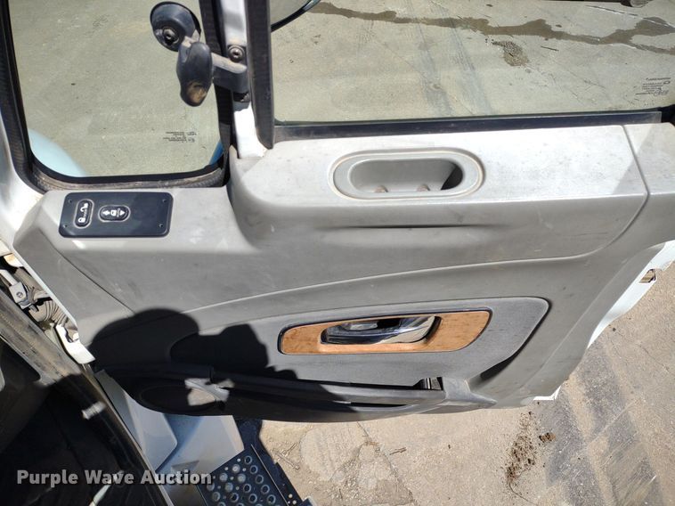 image for item LL9038 2013 International ProStar 122  semi truck