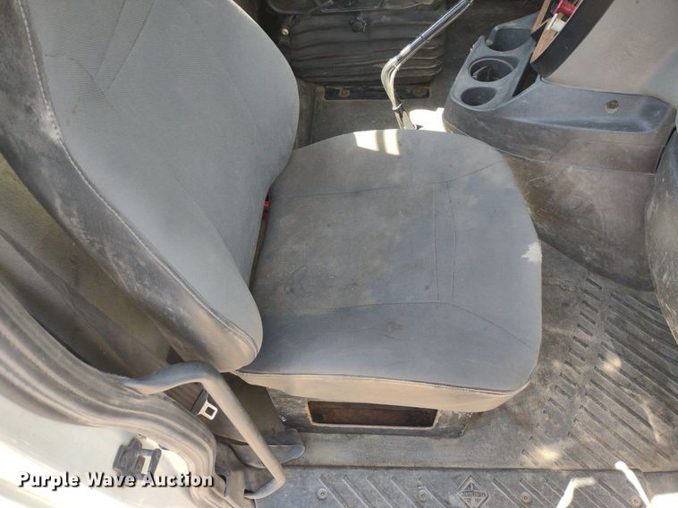 image for item LL9038 2013 International ProStar 122  semi truck