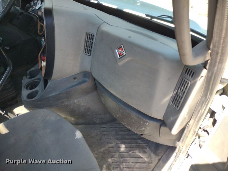 image for item LL9038 2013 International ProStar 122  semi truck