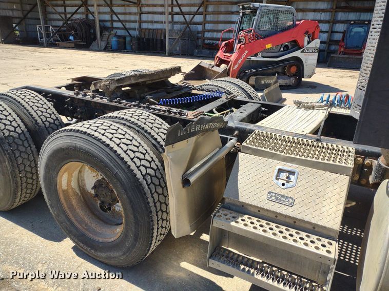 image for item LL9038 2013 International ProStar 122  semi truck