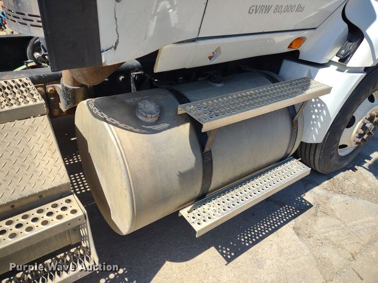 image for item LL9038 2013 International ProStar 122  semi truck