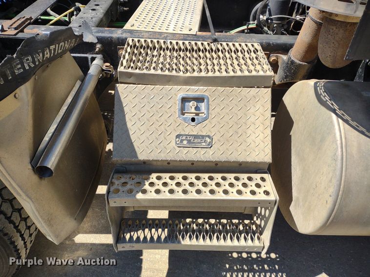 image for item LL9038 2013 International ProStar 122  semi truck