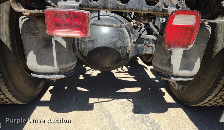 image for item LL9038 2013 International ProStar 122  semi truck