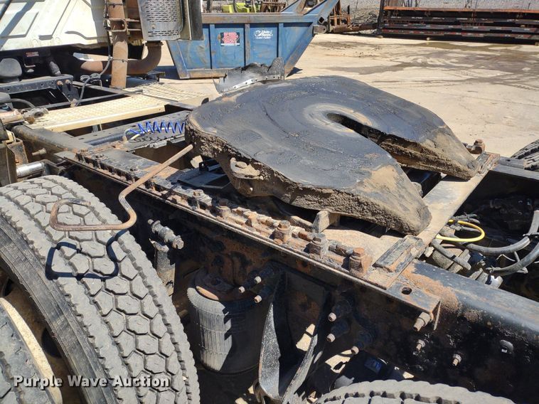 image for item LL9038 2013 International ProStar 122  semi truck