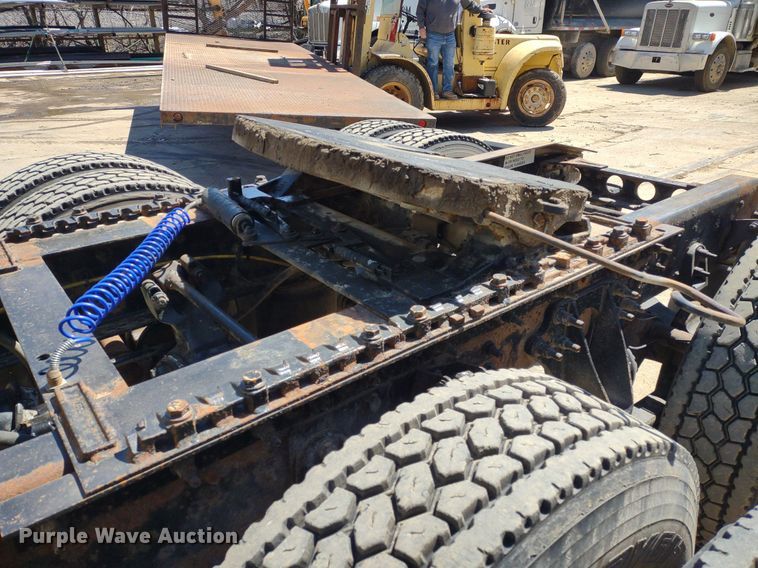 image for item LL9038 2013 International ProStar 122  semi truck